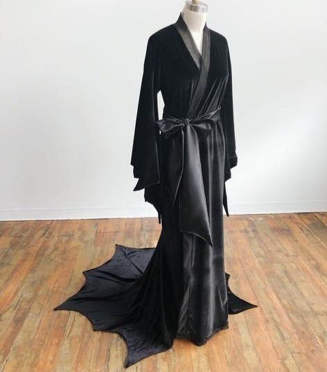 𝔙𝔞𝔪𝔭𝔦𝔯𝔞 on Twitter: "The ultimate dressing gown for goth brides & glamour ghouls.… " Halloween Lingerie, Goth Bride, Bat Wing Sleeves, Black Stretch Lace, Wing Sleeves, Alternative Bride, Bat Wing, Dressing Gown, Kimono Dress