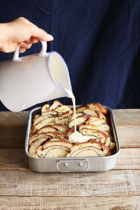 Ricetta Pain perdu: perché il pane non si butta, si ricicla | La Cucina Italiana Butter Pudding, Bread And Butter Pudding, Oven Dishes, Family Cooking, Bread And Butter, Oven Recipes, Dessert Bread, World Recipes, Sweet Desserts