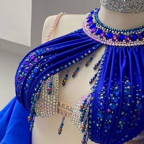 Belly Dancer Aesthetic, Bellydancer Costume, Belly Dance Costumes Diy, Sparkly Clothes, Dance Design, Belly Dancer Costumes, Bellydance Costume, Sparkly Outfits, Crystal Fringe