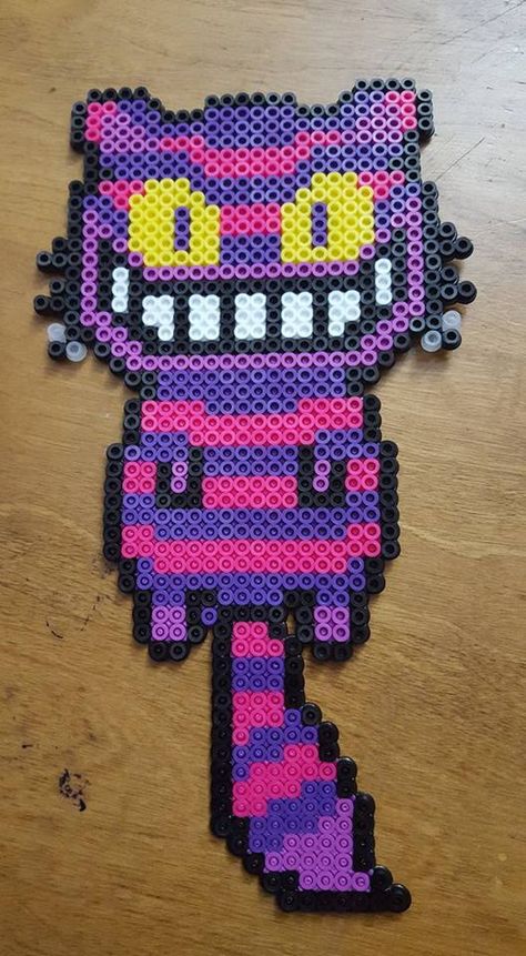 Perler Bead Cheshire Cat, Perler Beads Ideas Cat, Cheshire Cat Perler Bead Patterns, Cheshire Cat Perler Beads, Cheshire Cat Pixel Art, Digimon Perler Beads, Hama Beads Patterns Disney, Perler Bead Stitch, Cheshire Cat Perler