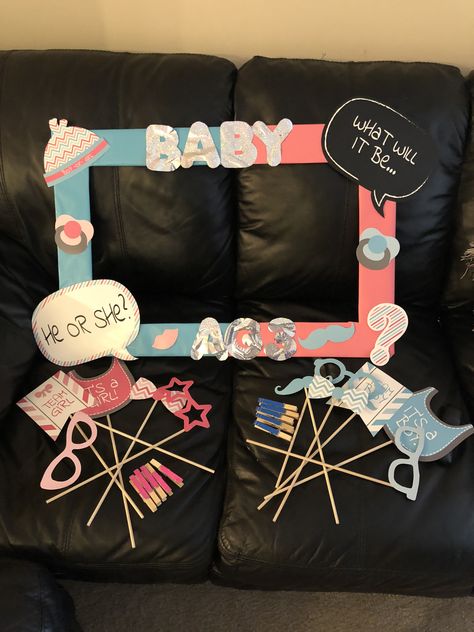 Gender Reveal Photo Props, Diy Gender Reveal Decor, Diy Gender Reveal Ideas Decorations, Gender Reveal Decorations Diy, Small Baby Shower Ideas, Baby Shower Reveal Ideas, Gender Reveal Photo, Indian Baby Shower Decorations, Photo Frame Diy