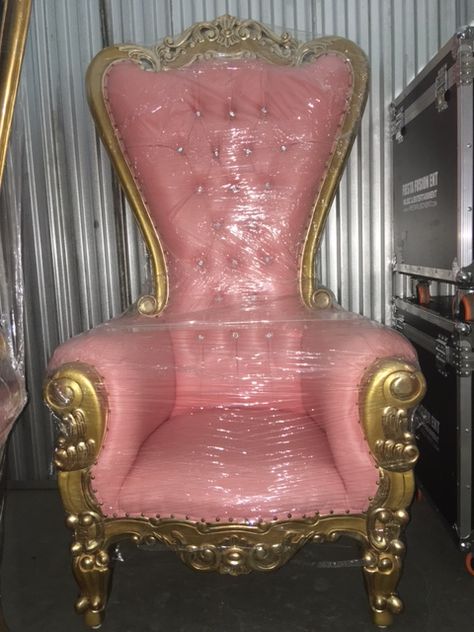 Sweet 15 Party Ideas, Throne Chairs, Sweet 16 Party Decorations, Pink Sweet 16, Chair Rentals, Quince Decorations, Head Tables, Sweet 16 Birthday Cake, Sweet 16 Decorations