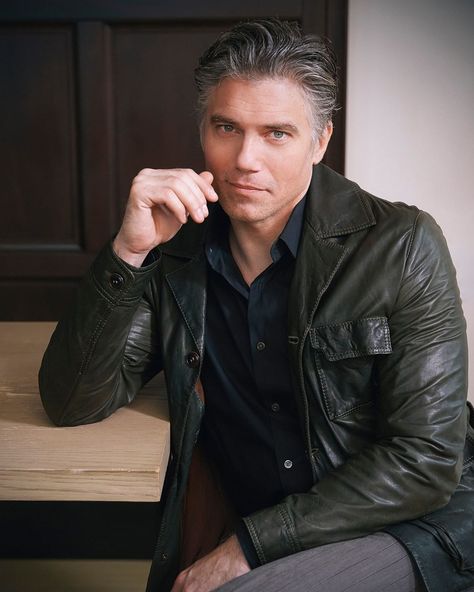 Star Trek on CBS All Access on Instagram: “Happy Birthday @ansonmount! Share your favorite Captain Pike moment to help him celebrate. #StarTrekDiscovery” Captain Pike, Fandom Star Trek, Anson Mount, Hell On Wheels, Instagram Happy Birthday, Handsome Actors, Gentleman Style, Cam Girls, Star Trek