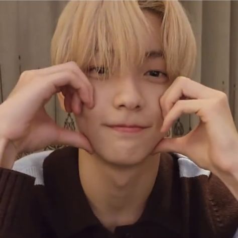 I Heart My Bf Template, I Heart My Bf Kpop, Soobin Heart Icon, Txt Profile Picture, Soobin Icons Cute, Soobin Heart, Txt Heart, Pc Template, Cute Blonde