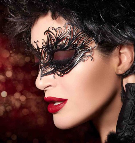 Need to know how to do your makeup for a masked ball? Here we have tips on how to do your makeup when wearing a mask, from foundation to eyes, from lips to wearing glasses, this is how to dress at your masquerade ball Masquerade Mask Makeup, Crazy Lipstick, Black Masquerade, Black Masquerade Mask, Face Lace, Venetian Masquerade Masks, Mask Makeup, Venetian Masquerade, Laser Cut Design