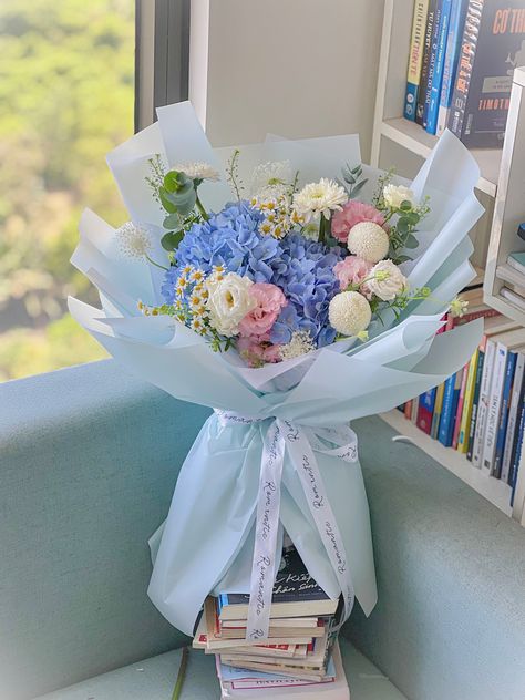 Blue Hydrangea Bouquet, Blue Flowers Bouquet, Graduation Bouquet, Graduation Flowers, Diy Bouquet Wrap, Luxury Flower Bouquets, Mother's Day Bouquet, Hydrangea Bouquet, Boquette Flowers