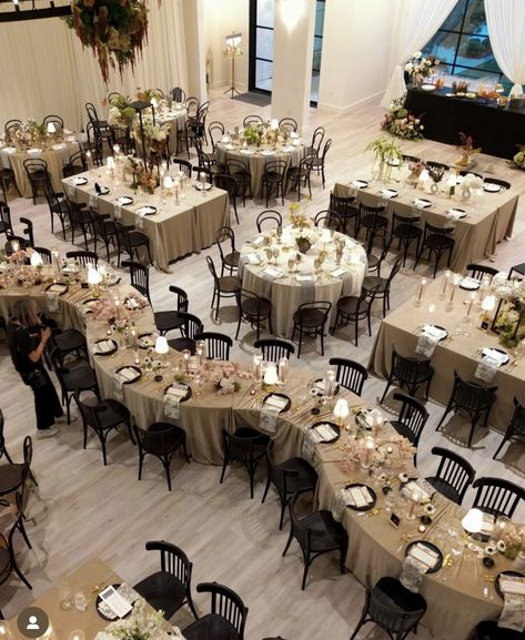 Wedding Venue Round Tables, Dance Floor Ceiling Decor Wedding Ideas, Reception Table Arrangements Layout, Wedding Party Table Set Up, Venue Table Set Up, Wedding Layout Reception Floor Plans, Wedding Table Set Up Layout, Circle Wedding Seating, Ceremony Set Up