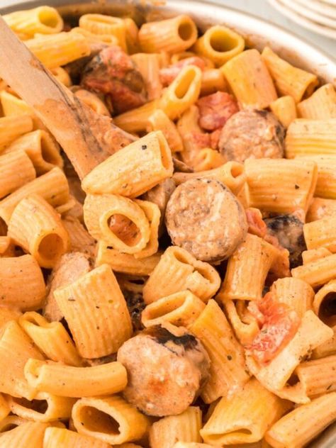 Easy Bratwurst Pasta - Blackberry Babe Brat Pasta, Spicy Cream Sauce, Grilled Bratwurst, Brats Recipes, Leftover Pot Roast, Bratwurst Recipes, Bratwurst Sausage, Cream Sauce Pasta, Smoked Cooking