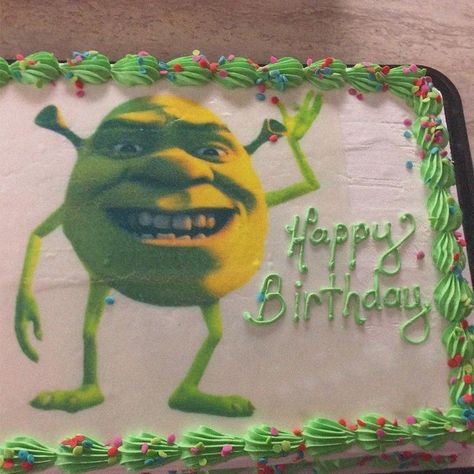 Goofy Cake Ideas, Funny Cake Ideas Humor, Shrek Cake Ideas, Cake Designs Funny, Goofy Cake, Shrek Cake, Torte Creative, Ugly Cakes, Buku Harry Potter