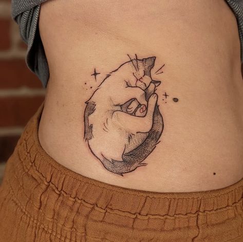 A Cat Tattoo, Cute Cat Tattoo, Tato Lengan, Cat Tattoo Designs, Cute Little Tattoos, Dainty Tattoos, Tattoo Life, 문신 디자인, Little Tattoos