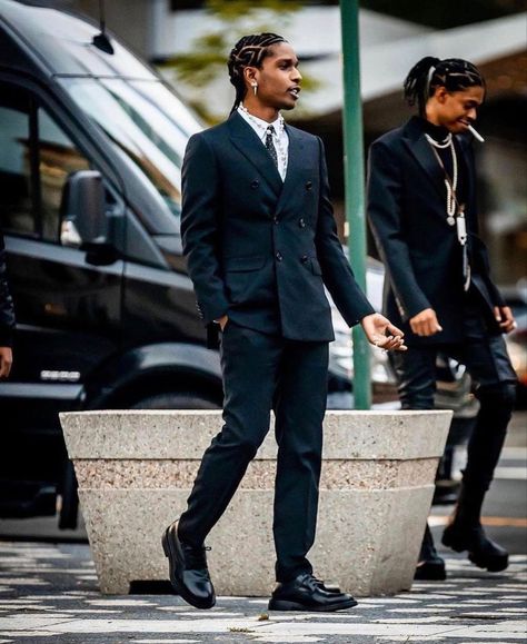 Rocky just be doin ts Asap Rocky Outfits, Mens Evening Wear, Men's Fall Fashion, Sneaker Ball, Prom Suits For Men, Pretty Flacko, Black Outfit Men, Guy Fits, Classy Outfits Men