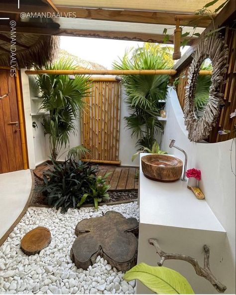 15+ Amazing Outdoor Bathroom Ideas Tropical Outdoor Shower Ideas, Outdoor Bathrooms Ideas, Outside Bathroom Ideas, Outdoor Toilet Design, Outdoor Bathroom Ideas, Tropical Bathroom Ideas, Outdoor Bathroom Design Ideas, Outside Bathroom, Tropical House Design