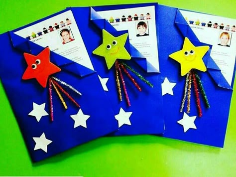 Result Card Decoration For Kids, Report Card Decoration Ideas, Card Decoration Ideas, Folder Decoration, Decoration Ideas For School, Preschool Graduation Party, Envelope Decoration, Flower Crafts Kids, Graduation Cards Handmade