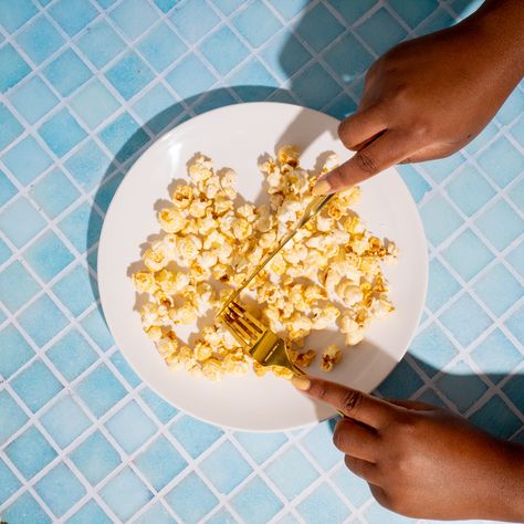 Popcorn inspiration commercial photography editorial photography Popcorn Ads, Popcorn Asthetic Picture, Corn Food Photography, Popcorn Product Photography, Popcorn Photography, 80s Food, Fragrance Photography, Photography Editorial, Conceptual Photography