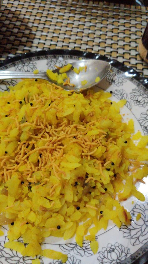 Poha Poha Snap, Snap Snapchat, Alcohol Party, Snap Food, Shirt Design, Snapchat, Quick Saves, Design