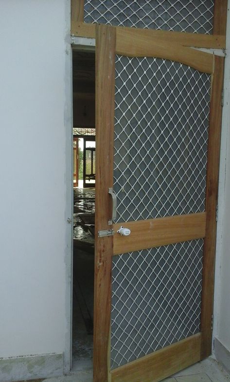 Wooden Net Door Design Entrance, Net Gate Wooden, Door Net Design, Wood Mesh Door, Mosquito Net Gate Design, Mosquito Door Design Wooden, Mosquito Net Door Design Wooden, Mosquito Door Design, Net Door Design Wooden Modern