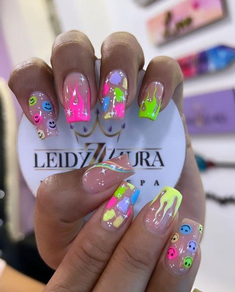 Love 💖 Nails by Lizzy Guerrero a mano alzada IG : @unaslindas29 Facebook : Uñas Fashion Girls #stitch #uñasstitch #nails #aesthetic #uñas #stitchdisney #instagram #belleza #uñasazules #blue #pink #pinknails Fingernail Fungus, Kutek Disney, Sassy Nails, Glamour Nails, Simple Gel Nails, Cute Summer Nails, Acrylic Nails Coffin Pink, Disney Nails, Uñas Acrilicas