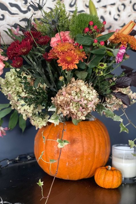 How to make a pumpkin vase out of a traditional real pumpkin. Create this beautiful fall decoration for your tablescape and home decor. #pumpkinflowerarrangement #pumpkin #Flowerarrangement #falldecor #thanksgivingdecor Pumpkin Flower Arrangement, Pumpkin Vase, Pumpkin Flower, Thanksgiving Pumpkin, Perfect Thanksgiving, Thanksgiving Centerpieces, Fall Decoration, Diy Pumpkin, Flower Centerpieces