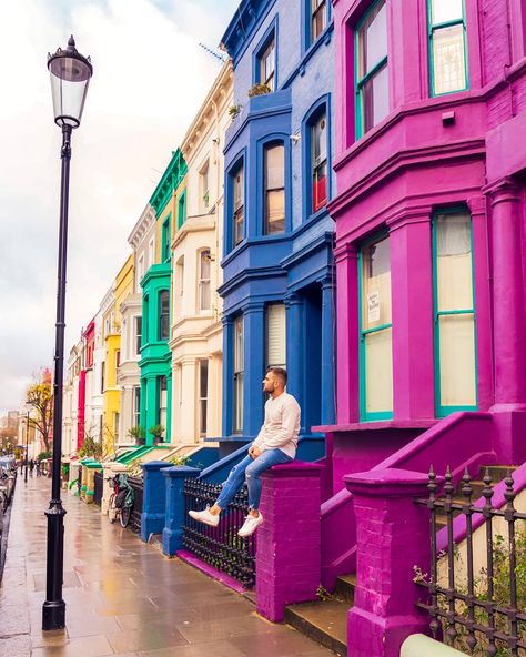 MIGUEL ÁNGEL on Instagram: “🚩 Nothing Hill (London) 🇬🇧 . . Member: ✨ @divine.worldplaces ✨ @divine_ladolcevita ✨ @divine_villages . . #nothinghill #london…” Nothing Hill, London Photo Ideas, London Couple, Travel Couples, Notting Hill London, London Pictures, Train Photography, Destination Voyage, London Calling