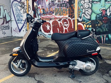 Our hand tailored seat cover with gucci style stripe looked amazing on jason's Vespa LXV - check out our gallery to see more pics of this amazing build! Vespa Lxv, Gucci Style, Vespa Scooters, Gucci Fashion, Custom Bikes, Scooters, Seat Covers, Seat Cover, See More