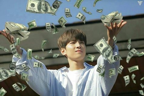 Money Meme, Memes In Real Life, Seventeen Memes, Current Mood Meme, Going Seventeen, Seventeen Wonwoo, Funny Kpop Memes, Kehlani, 웃긴 사진