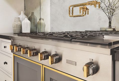 brass detailed luxury kitchen appliances Ge Monogram Appliances, High End Kitchen, Statement Kitchen, Monogram Appliances, Kitchen Banquette, Kitchen Appliances Luxury, Luxury Appliances, Big Splash, High End Kitchens