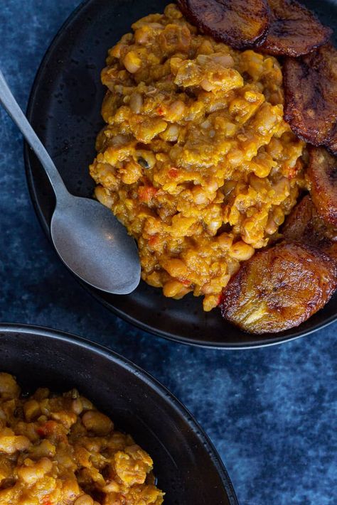 Nigerian Beans, Pap Recipe, Corn Cakes Recipe, South African Dishes, Ghanaian Food, Recipes To Cook, Ethiopian Food, African Recipes, How To Cook Beans