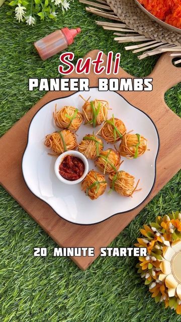 Paneer Starters, Green Chilli Sauce, Restaurant Appetizers, Schezwan Sauce, Diwali Food, Party Starters, Corn Flour, Paneer Recipes, Spring Onions