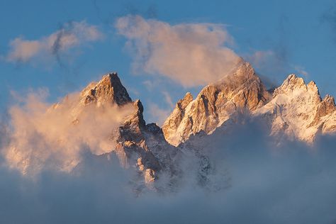 Flowers Sunset, Clouds Mountains, Mountain Landscape Photography, Scenic Photos, Pretty Landscapes, Mountain Photography, Earth From Space, Mountain Paintings, Jackson Hole