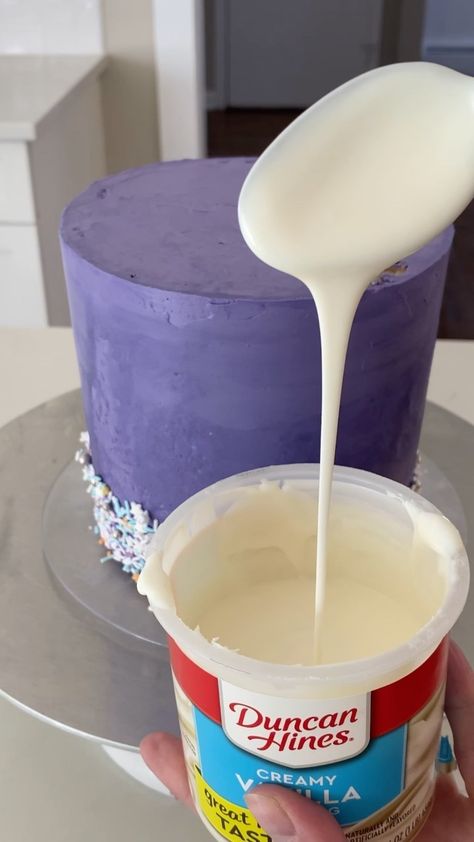 Tub Icing Hacks, Drip Icing Recipes, Cake Dripping Icing Recipe, Store Bought Frosting Hacks, Store Bought Cake Makeover, Drip Icing, Store Bought Icing, Store Bought Frosting, Canned Frosting