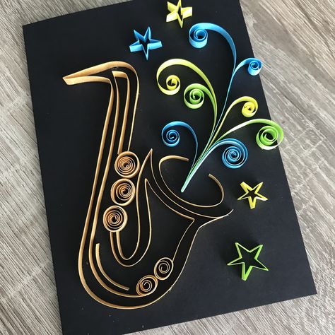 Music File Decoration Ideas, Music Notes Art, File Decoration Ideas, Arte Quilling, Diy Instruments, Quilling Christmas, Paper Quilling Patterns, Quilled Paper Art, Music Crafts