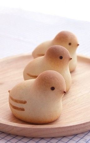 Bread Chicks Desserts Japonais, Japanese Sweets Wagashi, Japanese Sweet, Japanese Dessert, Krispy Kreme, Fondant Figures, Japanese Sweets, Kawaii Food, Japan Food