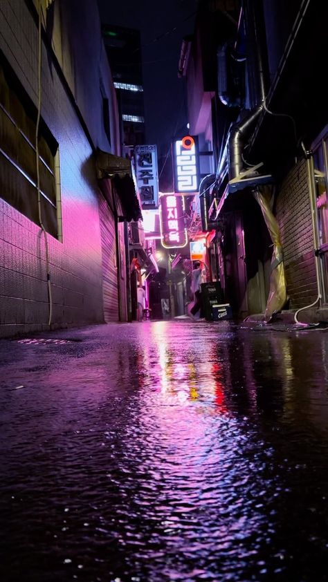 Frog Perspective, Cyberpunk Interior Design, Cyberpunk Interior, Streets Photography, Perspective Room, City Streets Photography, Scenery Background, Poetry Images, Rainy Night