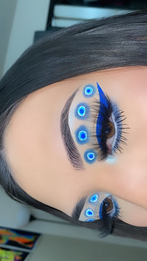 Evil Eye Makeup Look, Stitches Makeup, Makeup Charts, Halloween Eye Makeup, Dramatic Eye Makeup, Makeup Face Charts, Glitter Eye Makeup, Rave Makeup, Fall Makeup Looks