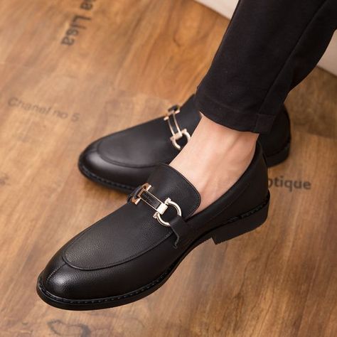 Arrive ahead of time. Black Oxford Shoes, Men's Wedding Shoes, Shoes Oxford, Black Shoe, Dress Loafers, Black Oxfords, Business Dress, Italian Shoes, Men Formal