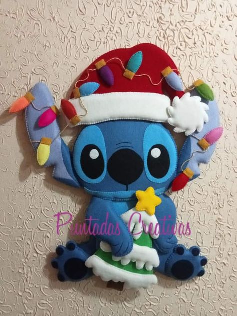 Stitch Christmas Tree Ideas, Stitch Christmas Decorations, Felt Stitch, Stitch Noel, Sewing Activities, Disney Christmas Ornaments, Christmas Tree Decorating Themes, Xmas Cake, Crochet Xmas