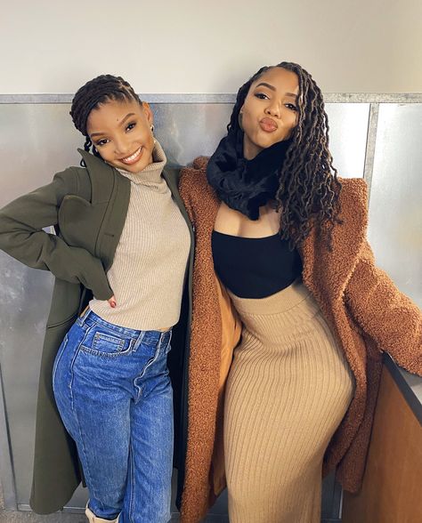 Chole And Halle, Chloe Halle, Chloe And Halle, Chloe X Halle, Halle Bailey, Female Musicians, Holiday Break, Most Beautiful People, 90s 2000s