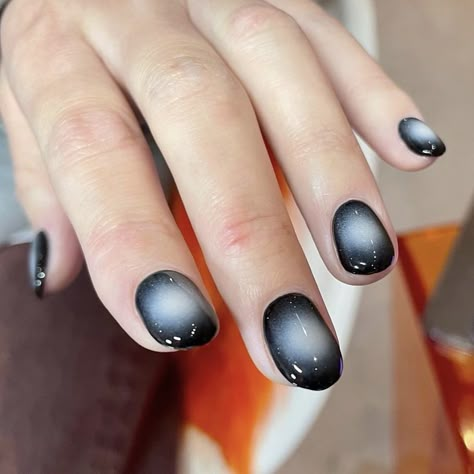 Grunge Nail Ideas Black, Aura Nails Men, Black Aura Nails Short, Aura Nails Black And White, Black White Aura Nails, Black And White Aura Nails, Gel Nails Men, Short Alt Nails, Aura Nails Black