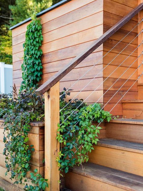 Cedar Stairs Outdoor, Cedar Deck Ideas, Modern Deck Design, Cedar Railing, Deck Fencing, Horizontal Deck Railing, Outdoor Railings, Lake Deck, Outdoor Railing