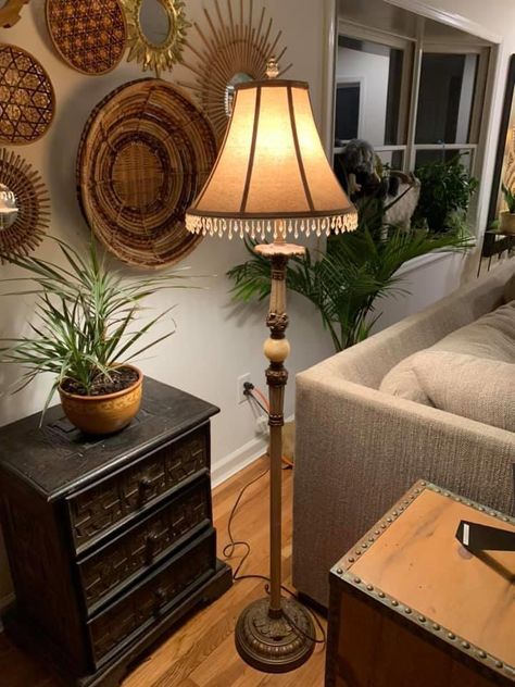 Vintage Style Floor Lamp, Cottagecore Floor Lamp, Cute Vintage Lamps, Old Floor Lamp, Speakeasy Decor Bar, Sala Vintage, Speakeasy Decor, Vintage Floor Lamps, Boston Apartment