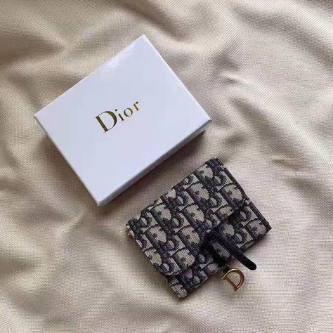 Aesthetic Wallets For Women, Wallets For Women Aesthetic, Dompet Gucci, Dior Women, Cute Wallets, Women Wallet, Girly Bags, Luxury Purses, Luxury Wallet