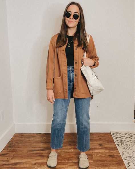 How to style Birkenstock clogs Birk Clogs Outfit, Style Birkenstock Clogs, Clogs Outfit Winter, Outfits With Clogs, Boston Clogs Outfit, Birkenstock Clogs Outfit, Sport For Women, Clogs Outfit Fall, Clog Outfit