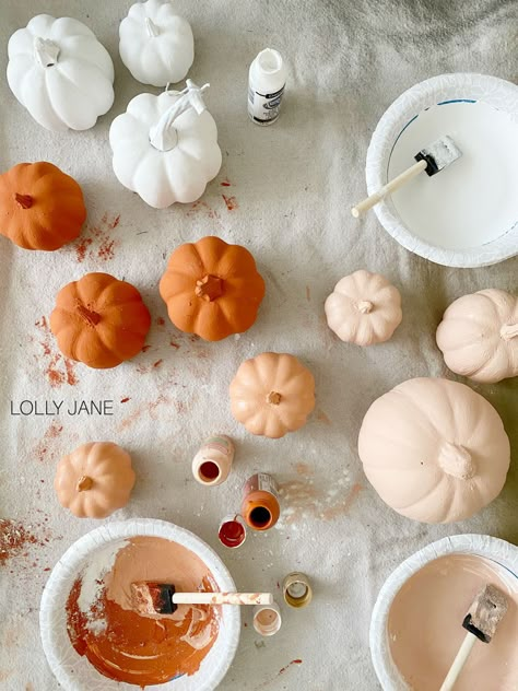 Mixing baking powder creates a nice matte finish with instant texture. You can paint real pumpkins, fake pumpkins or even wood pumpkins! Read on for the full how-to to make a set of your own DIY Baking Powder Painted Pumpkins! Painting Wood Pumpkins, Real Pumpkins, Diy Pumpkins Crafts, Painting Hacks, Fake Pumpkins, Leftover Paint, Tall Pumpkin, Pumpkin Carving Template, Wood Pumpkins