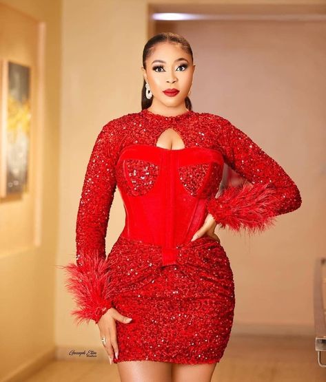 AsoebiAfrica® on Instagram: “Easily one of her best looks!🌶🌶🌶🔥❤R.E.D......@mimiorjiekweng @flawlesssbymimi Makeup @ronaldthe7th Dress @st.margaretofficial…” Red Luxury Dress, Luxury Short Dress, Prom Dress African, Party Dress Midi, Dress Short Prom, Bride Reception Dresses, Red Luxury, Nigerian Lace Styles Dress, Nigerian Lace Styles