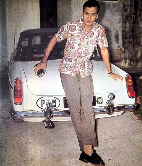 Fabulous Fifties: Celebrating Malaysia's classic style icons - People | The Star Online History Of Malaysia, Classic Style Icons, James Bond Style, Singapore Photos, Young Celebrities, Retro Theme, Traditional Fashion, Vogue Magazine, The Star