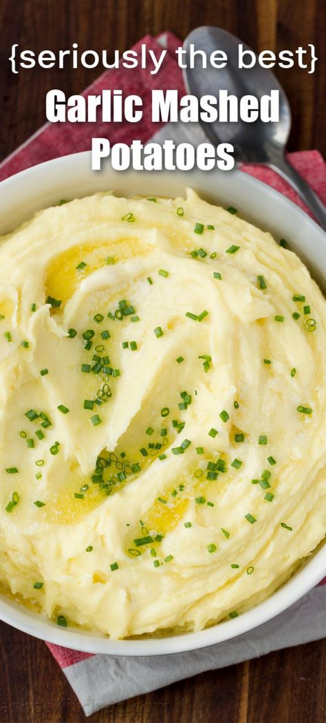 Creamy Garlic Mashed Potatoes are the ultimate side dish paired with Roast Turkey and Gravy. This simple side dish is easy to prepare and it's the most flavorful garlic mashed potato recipe. White Cheddar Mashed Potatoes Recipe, Mashed Recipes, Microwave Mashed Potatoes, Sides Potatoes, Best Garlic Mashed Potatoes, Dish Sides, White Cheddar Mashed Potatoes, Cheddar Mashed Potatoes, Creamy Garlic Mashed Potatoes