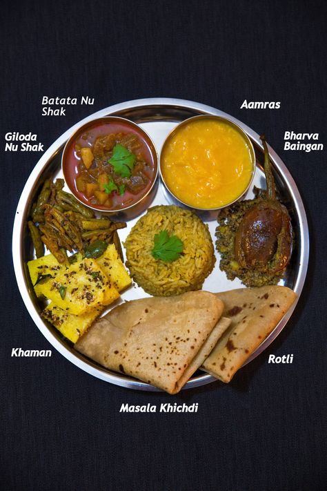 Gujarati Thali Recipes #Gujarati Thali Recipe,  #Gujarati food,  #Indian food recipes #indian recipes Bhojan Thali, Lacto Vegetarian, Gujarati Thali, Indian Thali, Lunch Recipes Indian, Indian Lunch, Gujarati Cuisine, Recipes Veg, Food Indian