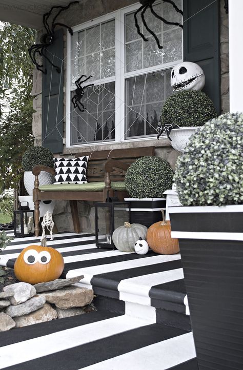 black and white Halloween porch- love the painted porch and halloween decor! Porche Halloween, Veranda Design, Halloween Front Porch Decor, Diy Front Porch, Nightmare Before Christmas Halloween, Halloween Porch Decorations, Halloween Front Porch, Scary Halloween Decorations, Halloween Porch