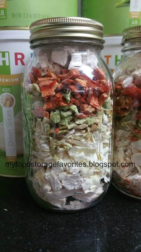 Meal In A Jar Recipes, Food In A Jar, Jar Food Gifts, Mason Jar Gifts Recipes, Meal In A Jar, Thrive Life Recipes, Mason Jar Mixes, Freeze Dried Food Storage, Dry Soup Mix