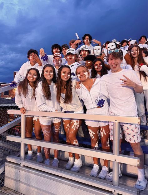 White Out Football Game, Football Season Outfits, Football Game Outfit Highschool, Cheers Theme, Friday Football, Hs Football, Friday Night Football, Fb Games, High School Football Games